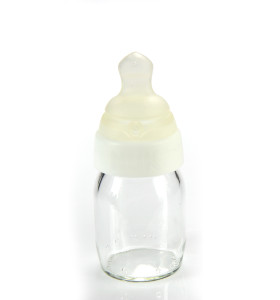Ready-to-feed bottle with adapted teat